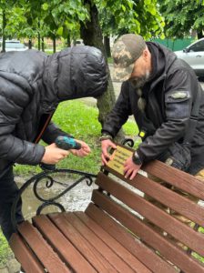 У Бердичеві вшанували Героїв України: символічні таблички на Бульварі імені В.Лонського