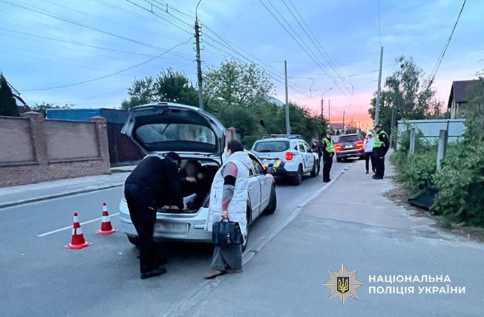 Так ховав сина, що ледь не вбив 2 поліцейських