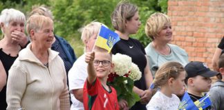 У селі Андріяшівка урочисто зустріли військовослужбовця Владислава Кондратюка після 2 років і 2 місяців у російському полоні У селі Андріяшівка урочисто зустріли військовослужбовця