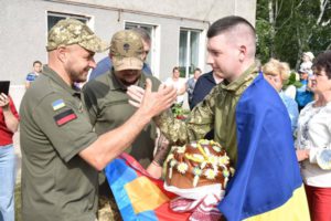 У селі Андріяшівка урочисто зустріли військовослужбовця
