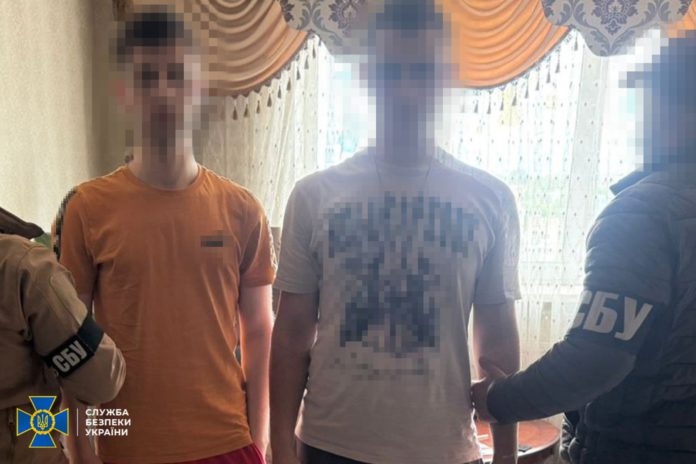У СБУ розповіли як три виродка долари США заробляли