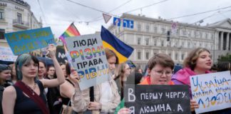 Тепер Путіну кінець: у Києві відбувся марш за права ЛГБТ Тепер Путіну кінець: у Києві відбувся марш за права ЛГБТ+