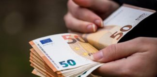 Завтра офіційний курс євро до гривні встановить новий рекорд — 48,08 гривень Завтра офіційний курс євро до гривні встановить новий рекорд — 48,08 гривень