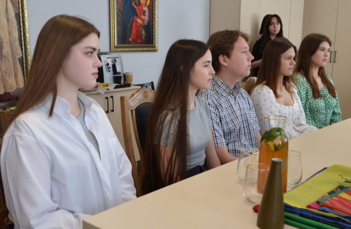 У Бердичеві вшанували випускників із максимальними балами НМТ