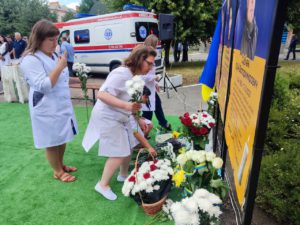 У Бердичеві вшанували загиблих медиків-героїв