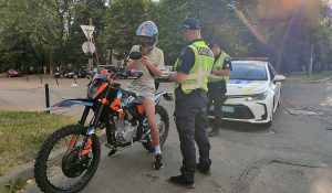 Поліція у Бердичеві перевіряє молодіжний мотодвіж