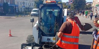 Бердичів стає чистішим і комфортнішим: комунальники активно оновлюють інфраструктуру міста МКП "Бердичівкомунсервіс" провело прибирання ТПВ, ямковий ремонт доріг, косіння трави та кронування дерев у Бердичеві з 11 по 15 серпня. Деталі робіт з благоустрою, екології та інфраструктури