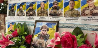 У Райках вшанували пам’ять загиблого воїна Ярослава Пашкевича Річниця загибелі героя ЗСУ Ярослава Пашкевича: вшанування пам'яті в Райках Житомирщини – новини війни в Україні