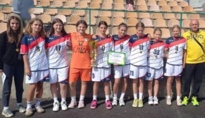 Тріумф юних бердичівських спортсменок: перемога в обласному футбольному змаганні на честь Володимира Керносенка
