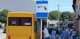 У Бердичеві змінили розташування зупинки «Універмаг» у напрямку залізничного вокзалу У Бердичеві змінили розташування зупинки «Універмаг» у напрямку залізничного вокзалу