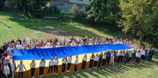Спортивно-патріотичний флешмоб у Бердичівському медколеджі Спортивно-патріотичний флешмоб у Бердичівському медколеджі