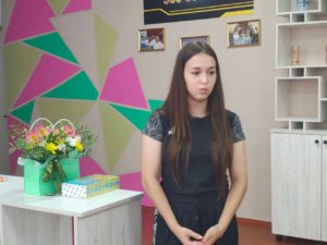 Натхненна зустріч у Хажинському ліцеї: Олександра Піпа надихає молоде покоління