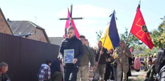 У скорботі серця: Швайківська громада попрощалася з Героєм Дмитром Дячуком У скорботі: Швайківська громада попрощалася з Героєм Дмитром Дячуком