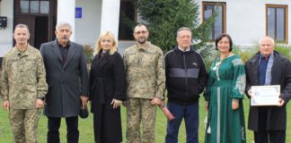 Святкування сили українського слова: у Гришківцях нагородили митців військової прози премією імені Михайла Чайковського Вручення літературної премії імені Михайла Чайковського 2025