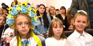Посвята першокласників у Бердичівській музичній школі 2025: вдячність ЗСУ, музична веселка та благодійний ярмарок для підтримки армії Посвята першокласників у Бердичівській музичній школі 2025