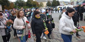 Бердичів вшанував захисників України: церемонія біля Меморіалу «Слава Героям» Вшанування захисників України на Алеї Пам’яті та Меморіалі Слави