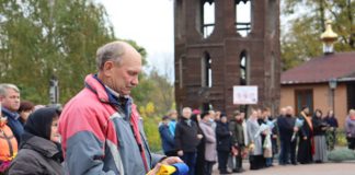 Швайківська громада увічнила пам’ять чотирьох Героїв на Алеї пам’яті в Райках Швайківська громада вшанувала Героїв на Алеї пам’яті в Райках: Сергій Мовчан, Олег Демченко, Олександр Курячий, Дмитро Дячук
