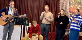 Наталія Семенюк: у Великих Низгірцях Семенівської громади відсвяткували День подяки з теплотою та єдністю День подяки у Великих Низгірцях: Наталія Семенюк про єдність та традиції