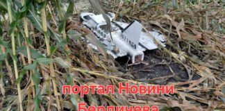 Війна на полях Бердичівщини: збиті російські дрони “засівають” урожай, комбайн ледь уникнув зіткнення Збиті російські дрони "засівають" урожай