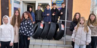 Школярі Гришковецького ліцею донатять на ЗСУ Школярі Гришковецького ліцею донатять на ЗСУ