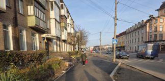Новий тротуар біля центральної бібліотеки: Бердичів оновлює пішохідні зони Бердичів оновлює пішохідні зони
