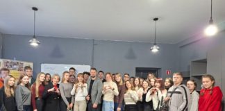 Діалог, що надихає: у Бердичеві молодь зустрілася з владою на відкритій платформі Діалог поколінь у Бердичеві: зустріч випускників Центру Разумкова з владою міста