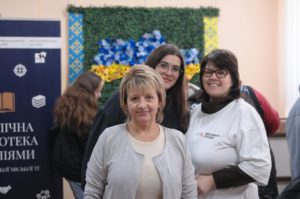 Фестиваль Сусідів у Бердичеві зібрав близько 500 гостей, ставши справжнім святом єдності. Організатори дякують згуртованій команді публічної бібліотеки за професійність, гостинність та щиру допомогу ВПО. Громадські заходи для релаксу та інтег