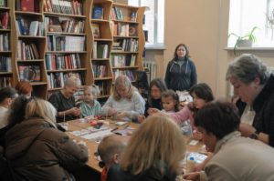 Фестиваль Сусідів у Бердичеві зібрав близько 500 гостей, ставши справжнім святом єдності. Організатори дякують згуртованій команді публічної бібліотеки за професійність, гостинність та щиру допомогу ВПО. Громадські заходи для релаксу та інтег