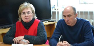 У Бердичеві відбулася важлива нарада щодо вшанування зниклих безвісти воїнів та полонених У Бердичеві обговорили проєкт Алеї Надії як меморіал для полонених та зниклих безвісти українських воїнів. Зустріч влади з сім'ями захисників: деталі ініціативи, фінансування та наступні кроки. Підтримка громадських організацій для родин героїв війни.