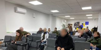 Шахи як терапія: у Бердичеві захисники України на реабілітації опановують стародавню гру Шахи у Бердичеві