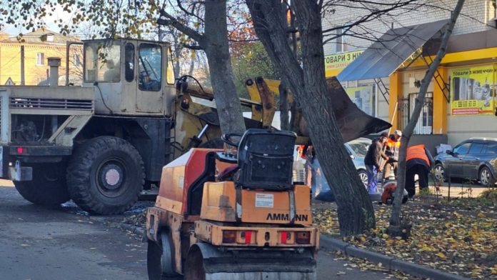 Бердичівкомунсервіс оновлює міські заїзди у Бердичеві
