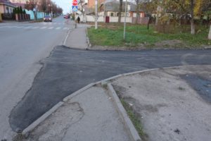 Бердичівкомунсервіс оновлює міські заїзди у Бердичеві