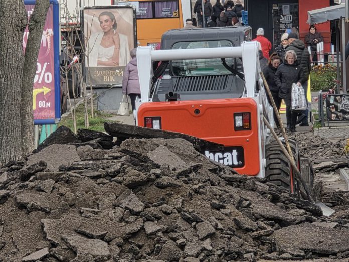 Ремонт тротуарів у Бердичеві: оновлення асфальту на Житомирській