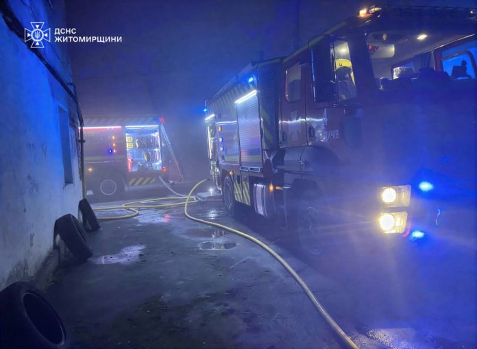 Пожежа в магазині на Вінницькій: рятувальники врятували споруду