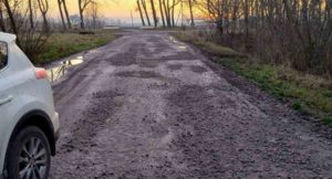 Жителі Сингаївки самостійно відремонтували дорогу