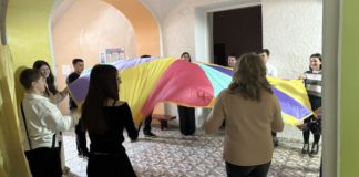 У Бердичеві дев’ятикласники опановують емоційну стійкість: заняття з травмапедагогіки в гімназії №2 Діти у Бердичеві