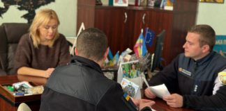 Гришковецька громада посилює пожежну безпеку: зустріч Ірени Лісової з рятувальниками Ірена Лісова та рятувальники