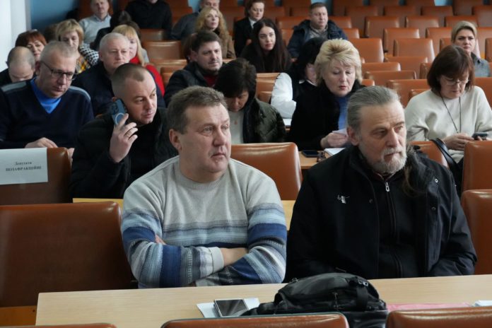 Депутати голосують на сесії