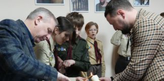 Бердичів прийняв Вифлеємський вогонь миру: символ надії та єдності перед Різдвом 2025 Бердичів прийняв Вифлеємський вогонь миру