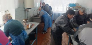 Жителі Мирославки об’єдналися для підтримки ЗСУ: приготували домашні оселедці для захисників України Допомога ЗСУ від громади Мирославки: приготували оселедці для воїнів