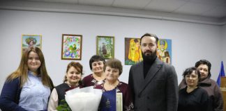 Відзнака «За заслуги перед Українським народом» керівниці «Горлиці» в Семенівці Богдан Кицак вручив нагороду