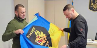 Богдан Коляда: бійці 214 ОШБ OPFOR передали бойовий прапор з автографами героїв