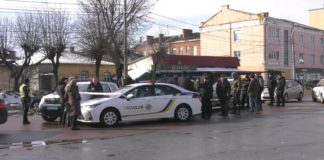 Погоня в Бердичеві: водій наїхав на поліцейського та протаранив службове авто Погоня