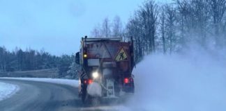 Бердичівкомунсервіс інформує: у місті снігопад та ожеледиця Бердичівкомунсервіс прибирає