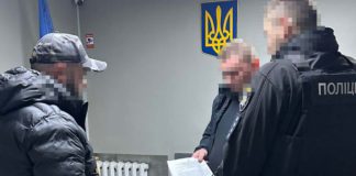 СБУ викрила працівника ТЦК на хабарі: схема ухилення від мобілізації за 3000 доларів Затримано працівника ТЦК