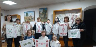 Майстер-клас з вибійки у Бердичеві: створили великодні рушники традиційним способом у Музеї історії Вибійка у Бердичеві