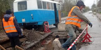 Ремонт тепломережі на вул. Святослава Хороброго в Бердичеві: перекрито рух Ремонт теплотраси у Бердичеві