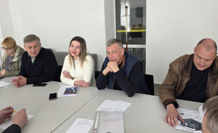 Депутати на комісії
