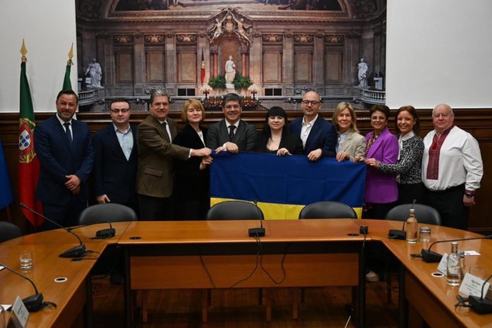 Співпраця з країнами