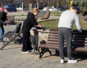 Фарюують лавочки